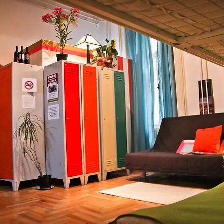 Center Hostel *